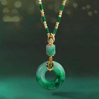 ✨Висулка от зелен нефрит